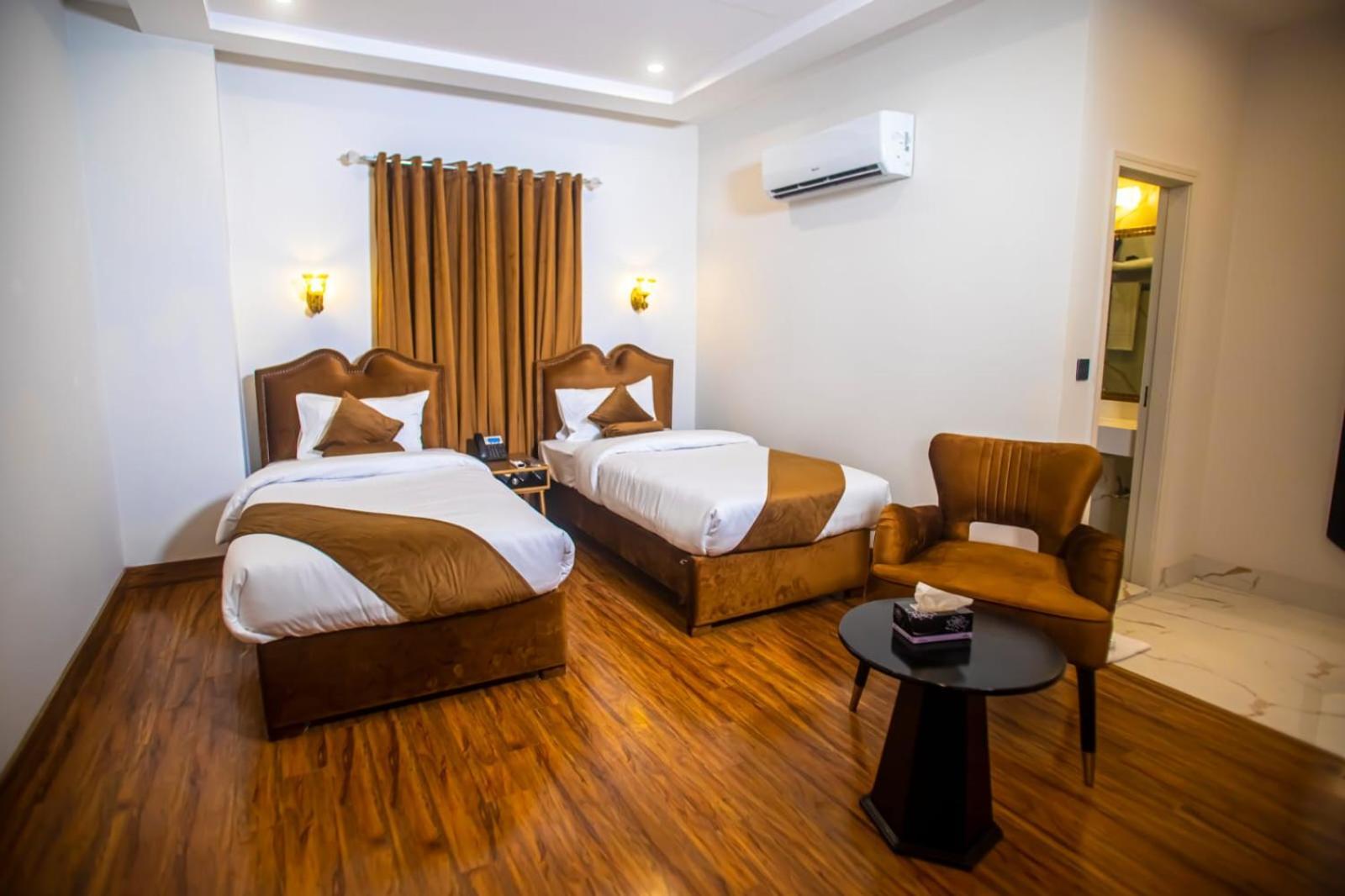 לאהור The Rich Hotel & Apartments מראה חיצוני תמונה