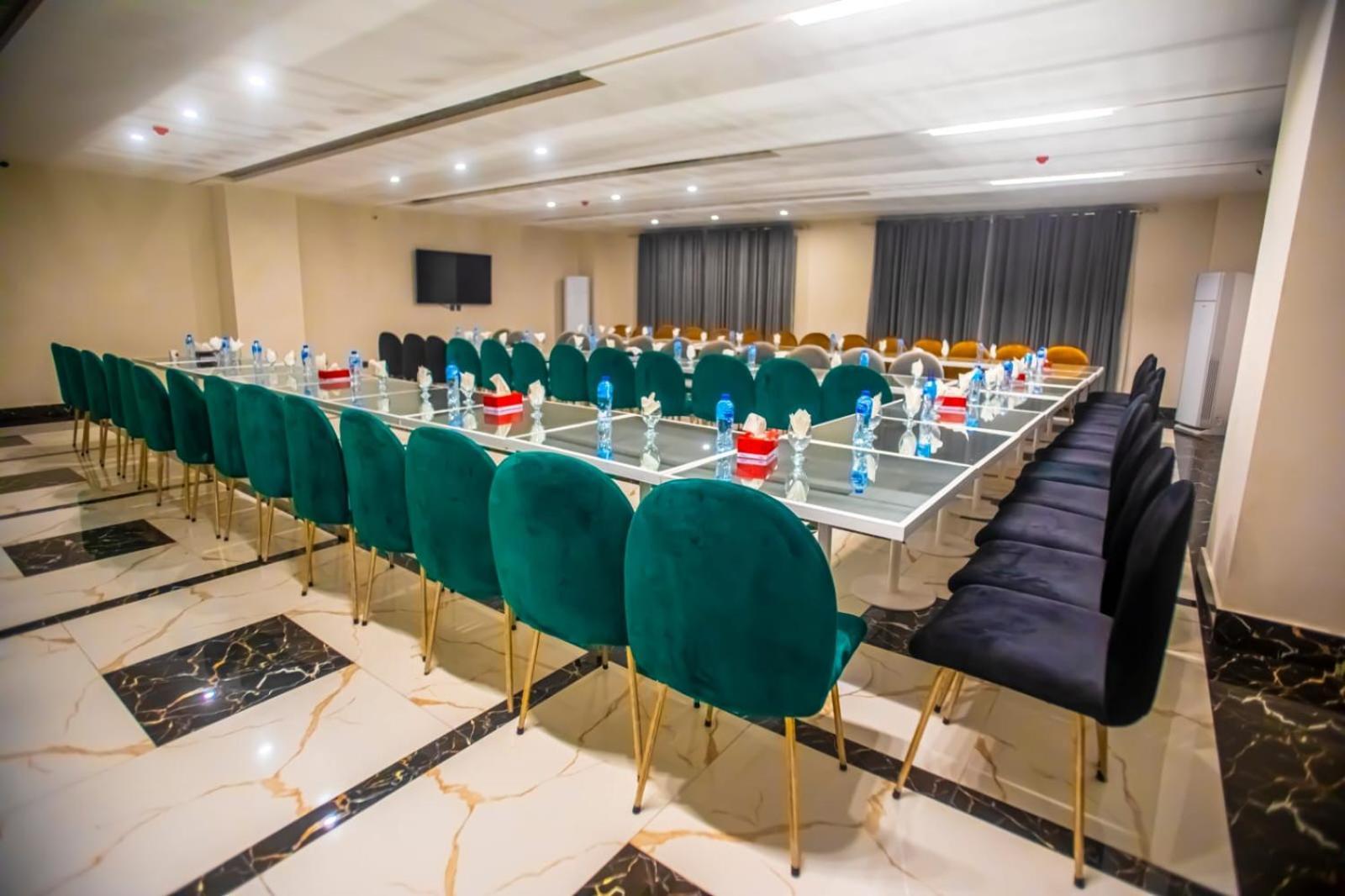לאהור The Rich Hotel & Apartments מראה חיצוני תמונה